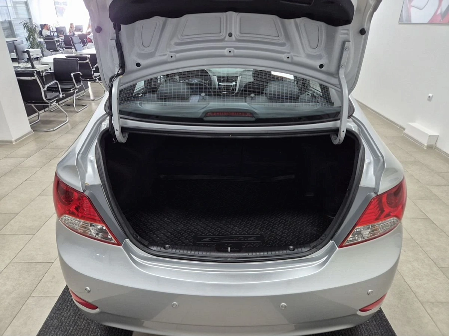 Hyundai Solaris, 2013г., передний привод, автомат