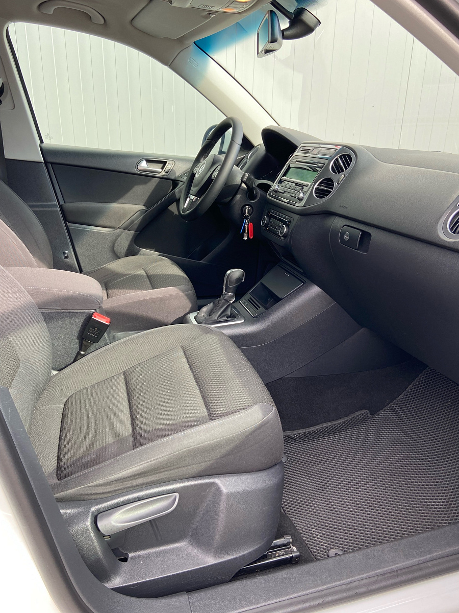 Volkswagen Tiguan, 2014г., передний привод, робот