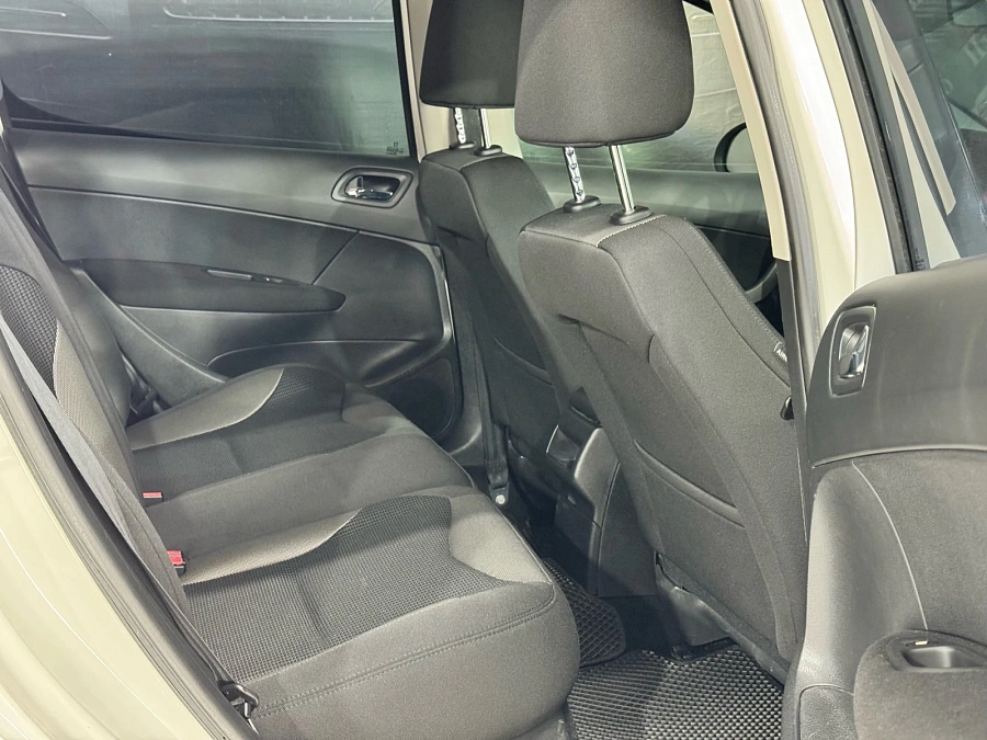 Peugeot 308, 2010г., передний привод, автомат