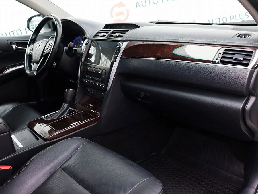 Toyota Camry, 2017г., передний привод, автомат