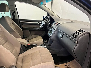 Volkswagen Touran, 2007г, передний привод, робот