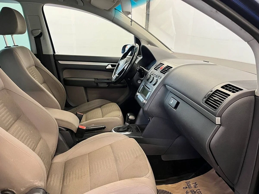 Volkswagen Touran, 2007г., передний привод, робот