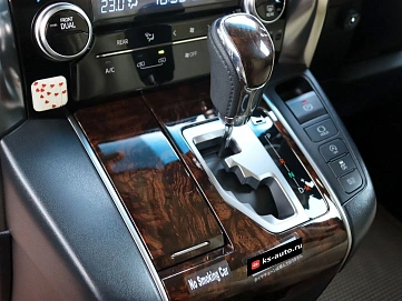 Toyota Alphard, 2019г, полный привод, вариатор