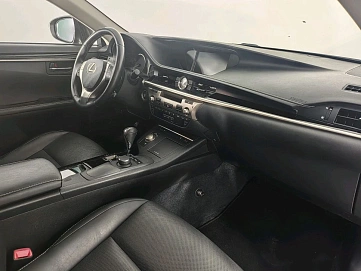 Lexus ES, 2015г., передний привод, автомат