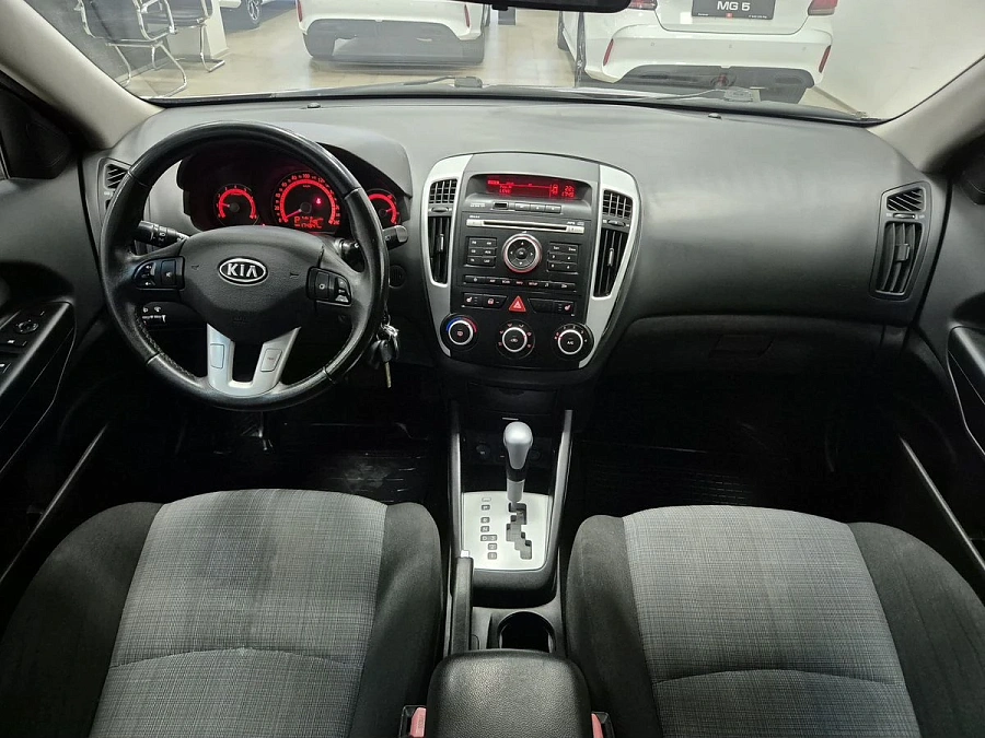 Kia Ceed, 2011г., передний привод, автомат