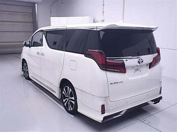Toyota Alphard, 2022г, передний привод, вариатор