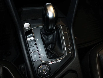 Volkswagen Tiguan, 2019г, передний привод, автомат