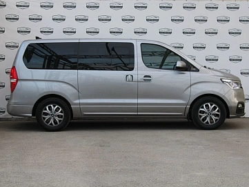 Hyundai , 2018г., задний привод, автомат
