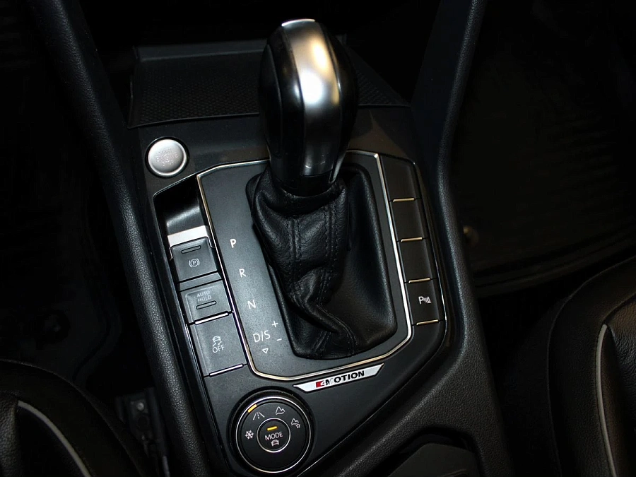 Volkswagen Tiguan, 2019г., передний привод, автомат