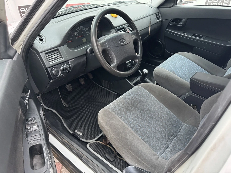 Lada (ВАЗ) Priora, 2011г., передний привод, механика