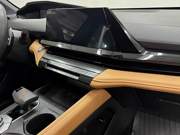 Changan UNI-V, 2023г, передний привод, робот