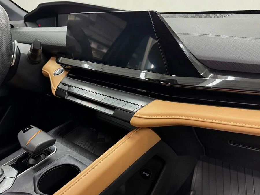 Changan UNI-V, 2023г., передний привод, робот