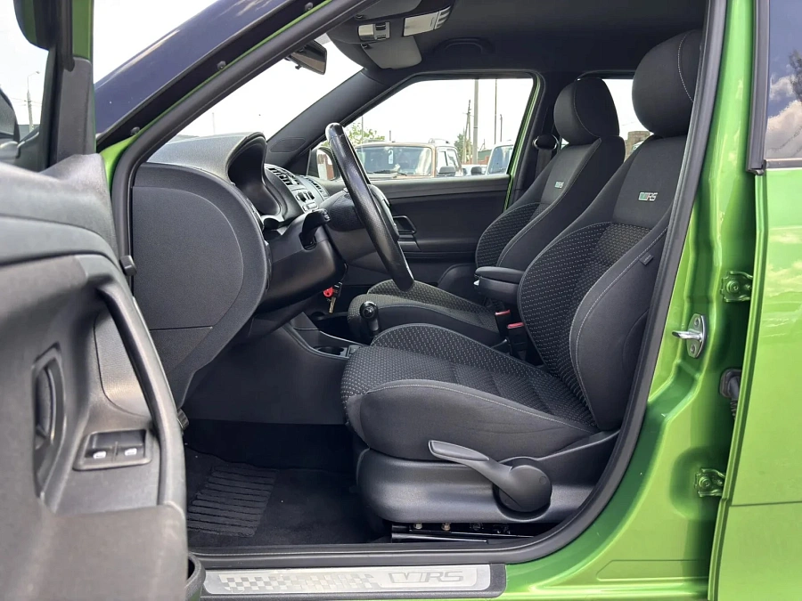 Skoda Fabia RS, 2011г., передний привод, робот