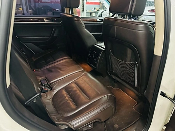 Volkswagen Touareg, 2011г, полный привод, автомат