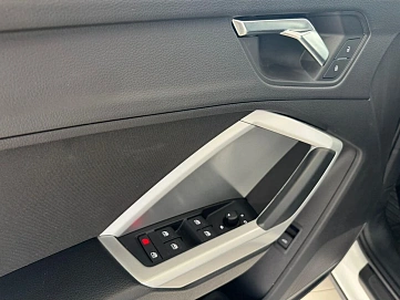 Audi Q3, 2020г, передний привод, робот