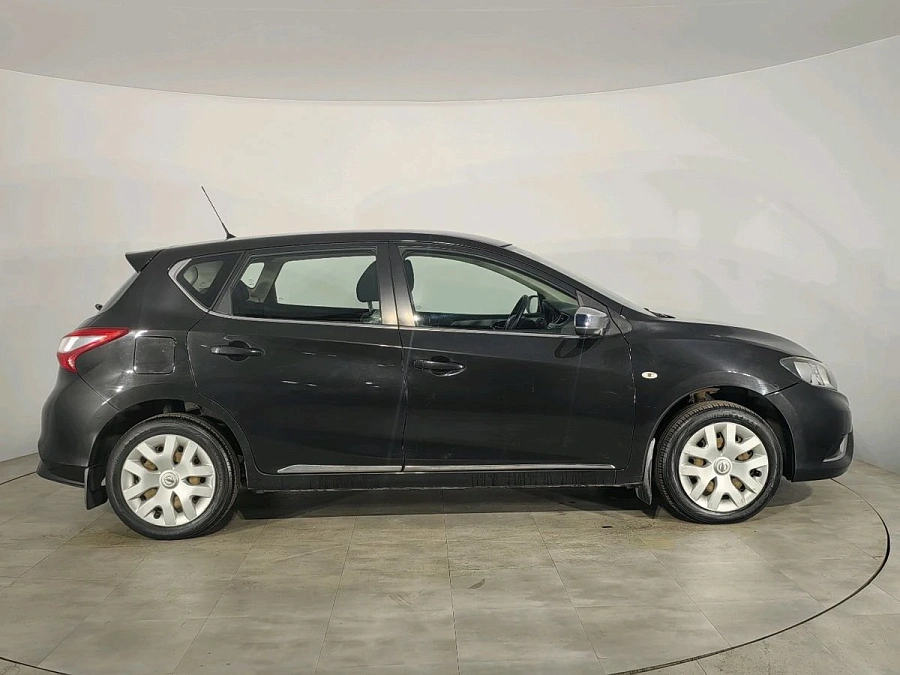 Nissan Tiida, 2015г., передний привод, механика