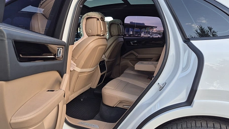 Porsche Cayenne, 2018г, полный привод, автомат