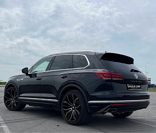 Volkswagen Touareg, 2020г, полный привод, автомат