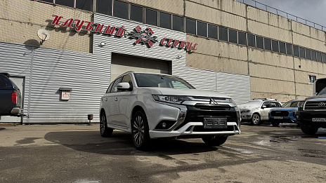 Mitsubishi Outlander, 2022г, передний привод, вариатор