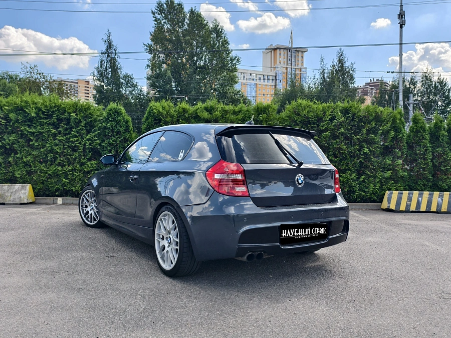 BMW 1 серии, 2008г., задний привод, автомат