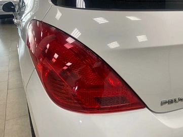 Peugeot 308, 2010г, передний привод, механика