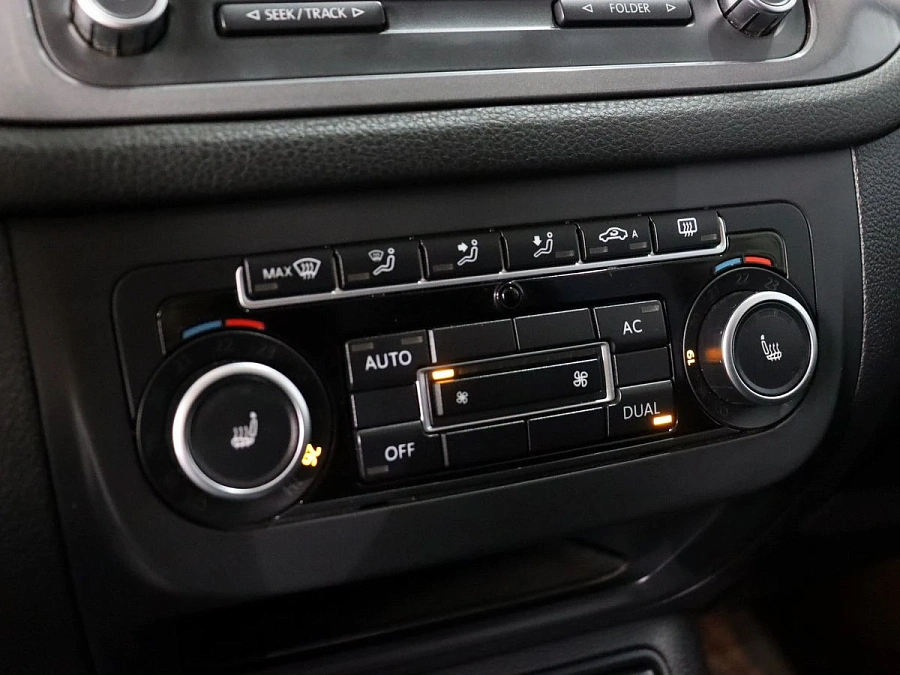 Volkswagen Tiguan, 2011г., полный привод, механика