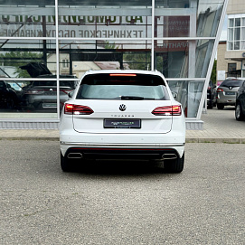 Volkswagen Touareg, 2020г, передний привод, автомат