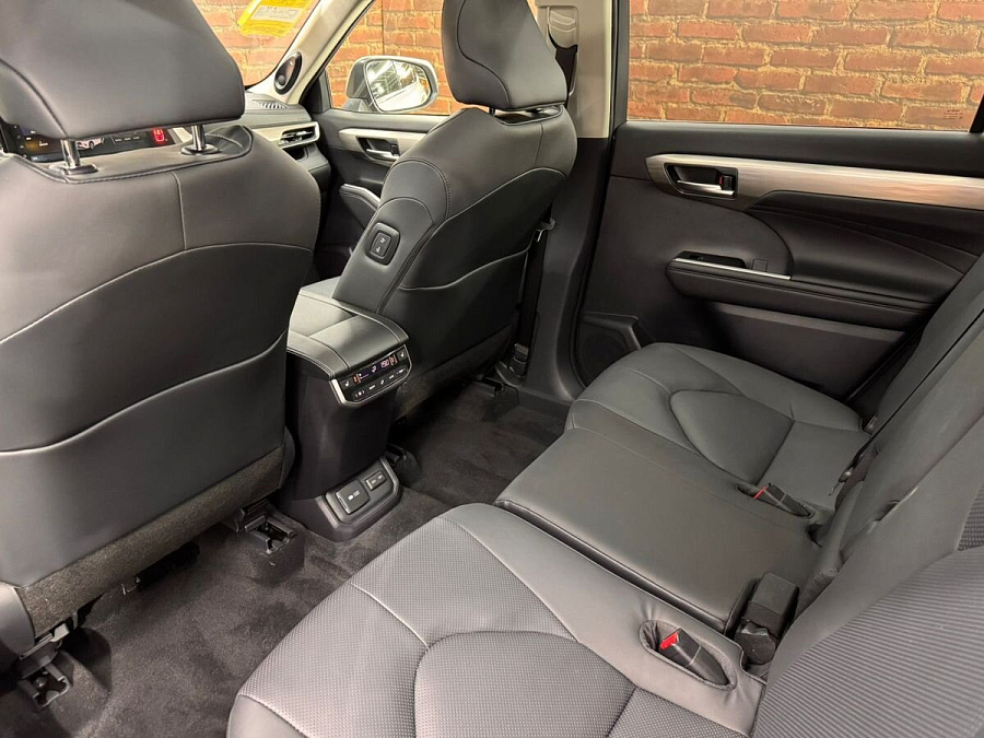 Toyota Highlander, 2025г., полный привод, автомат