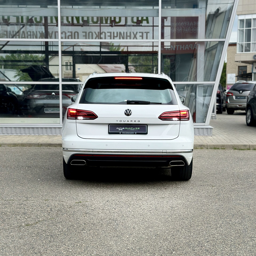 Volkswagen Touareg, 2020г., передний привод, автомат