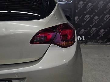 Opel Astra, 2011г, передний привод, автомат