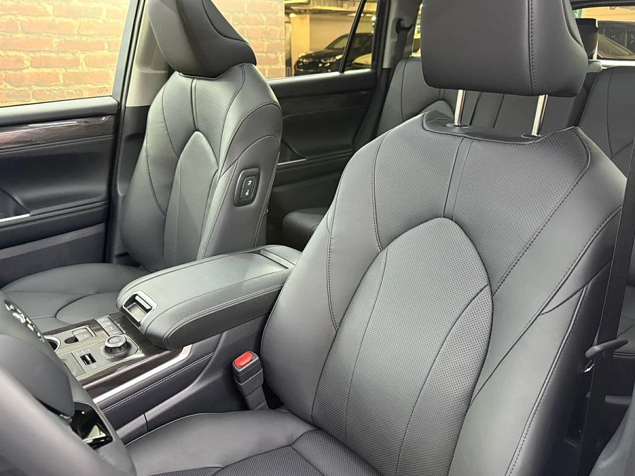 Toyota Highlander, 2025г., полный привод, автомат