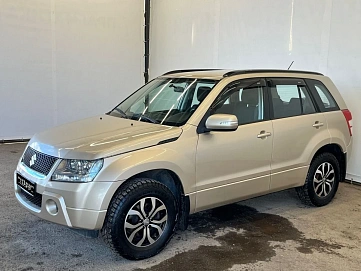 Suzuki Grand Vitara, 2011г, полный привод, механика