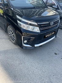 Toyota Voxy, 2015г, передний привод, вариатор
