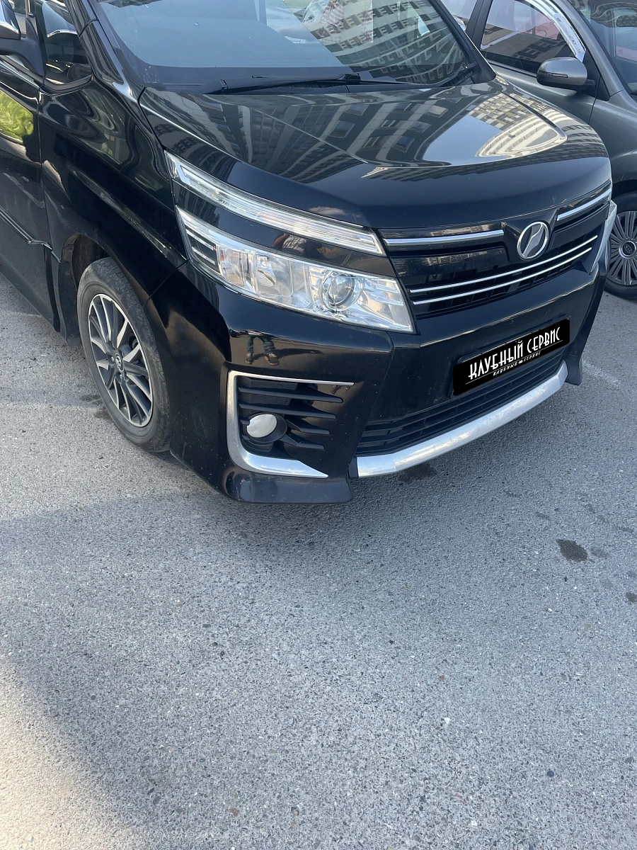 Toyota Voxy, 2015г., передний привод, вариатор