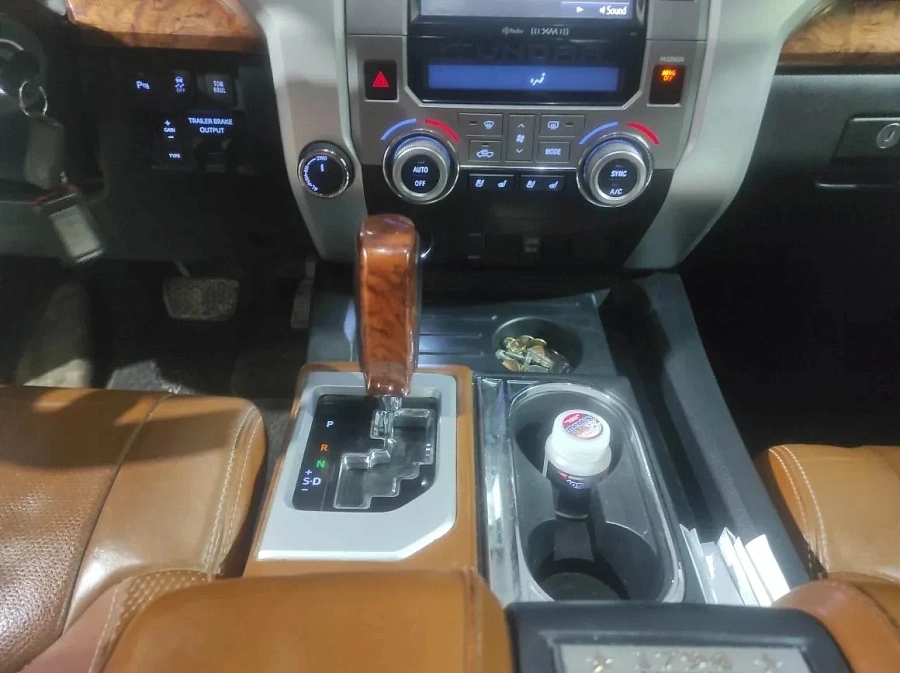 Toyota Tundra, 2016г., полный привод, автомат
