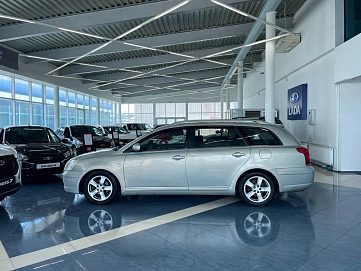 Toyota Avensis, 2005г, передний привод, механика