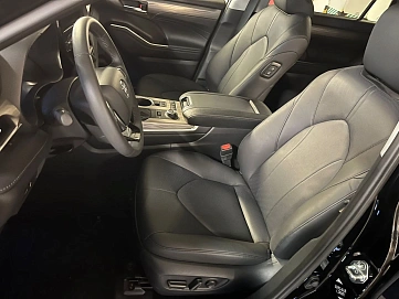 Toyota Highlander, 2024г, полный привод, автомат