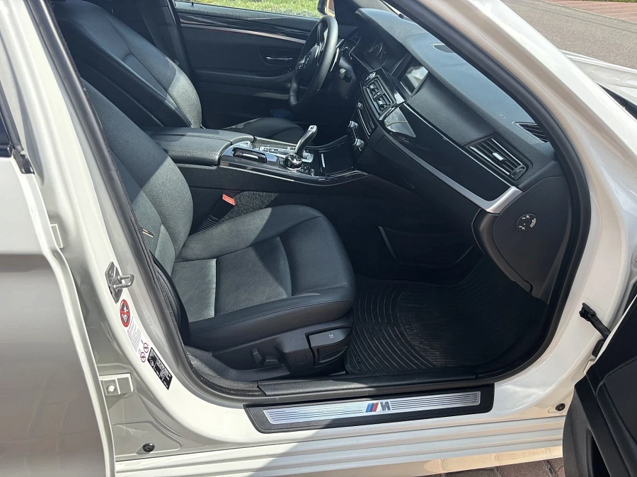 BMW 5 серии, 2012г., задний привод, автомат