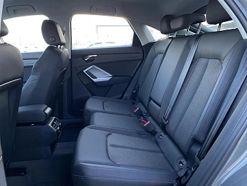 Audi Q3, 2022г, передний привод, робот