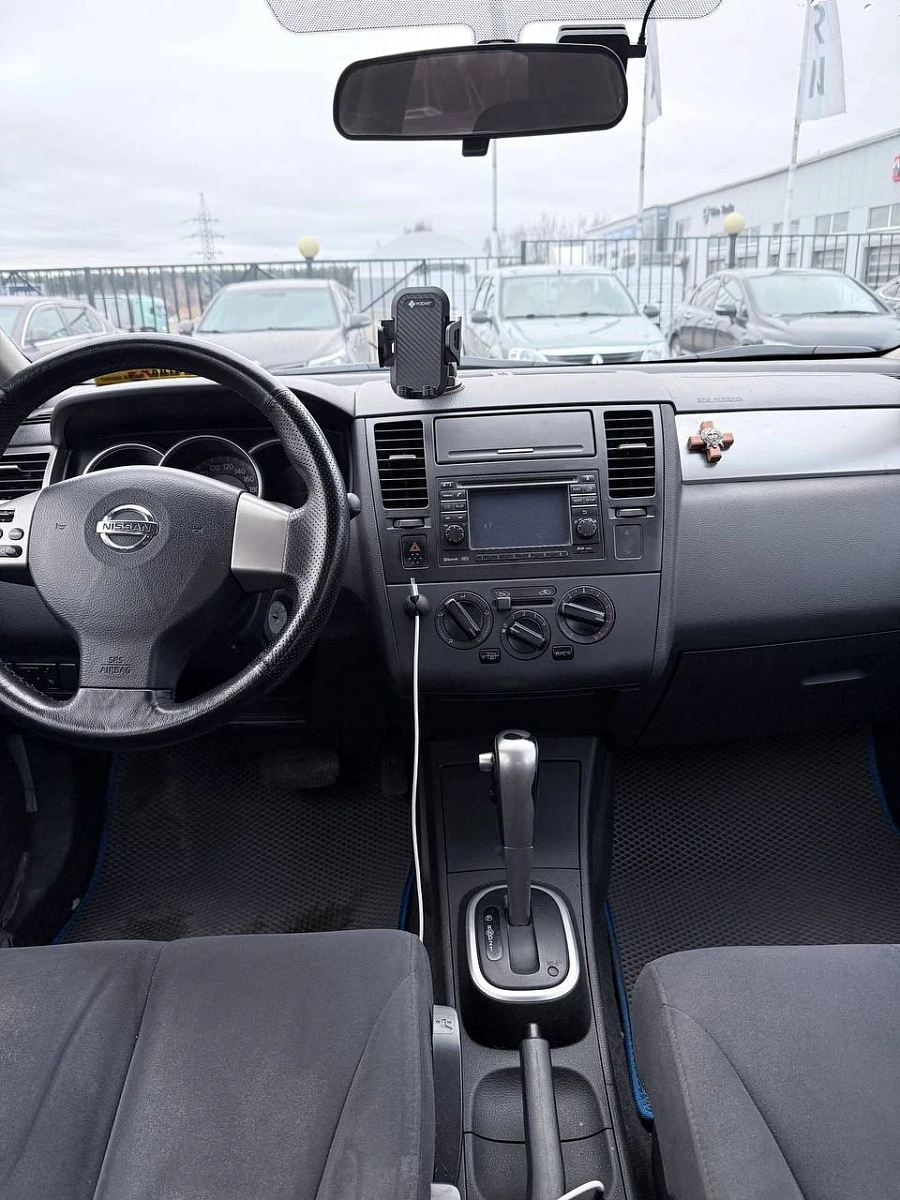Nissan Tiida, 2008г., передний привод, автомат