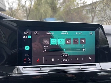 Volkswagen Golf, 2021г, передний привод, робот