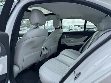 Mercedes-Benz E-Класс, 2022г, задний привод, автомат