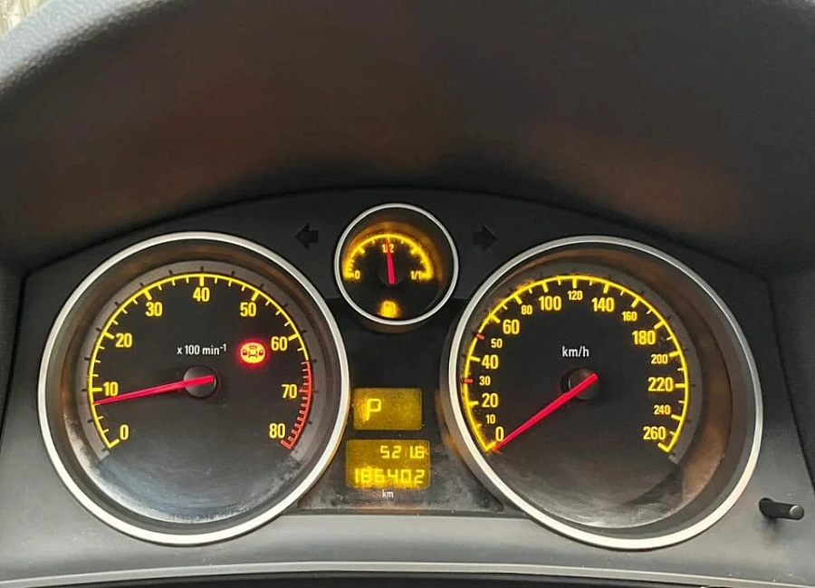 Opel Astra, 2010г., передний привод, автомат