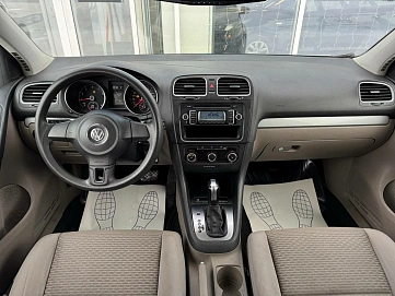 Volkswagen Golf, 2010г, передний привод, робот