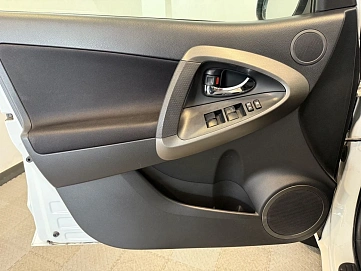 Toyota RAV4, 2012г, передний привод, автомат