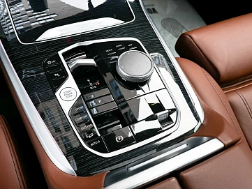 BMW X7, 2023г, полный привод, автомат