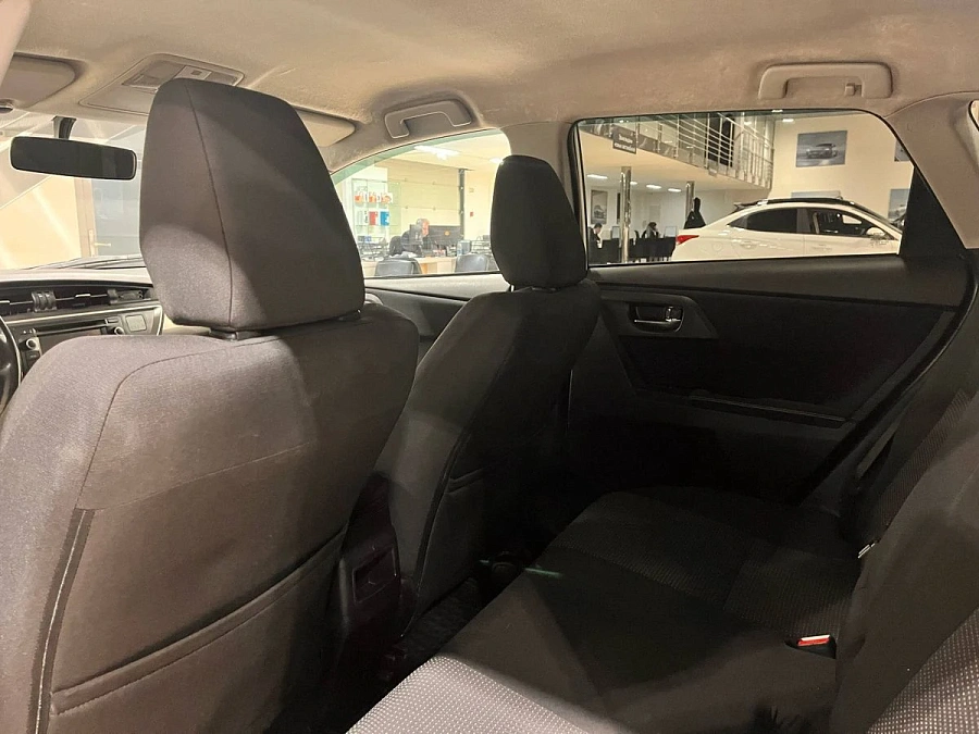 Toyota Auris, 2013г., передний привод, вариатор