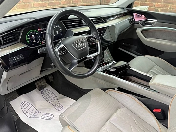Audi e-tron, 2019г, полный привод, автомат