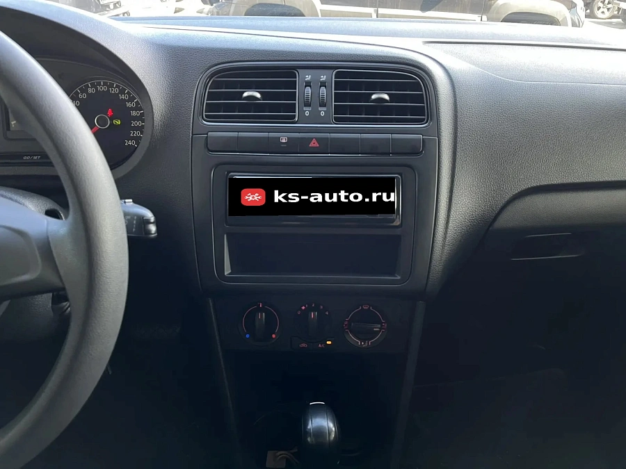 Volkswagen Polo, 2017г., передний привод, автомат