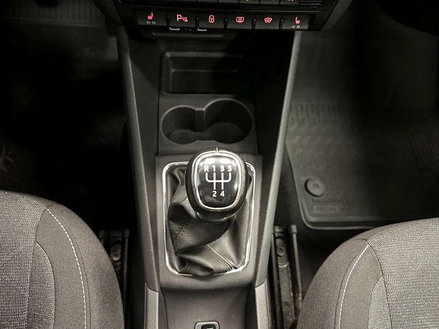 Volkswagen Polo, 2021г., передний привод, механика